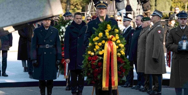 Warszawa uczciła 16. rocznicę katastrofy smoleńskiej