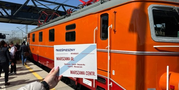 Nieśpieszny pociąg „z minionej epoki” pierwszy raz na trasie. W piątek zabierze więcej pasażerów