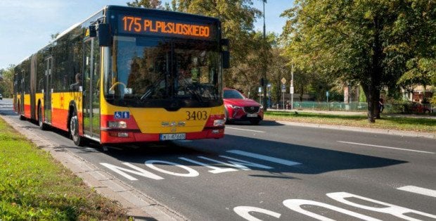 Gdzie powstaną buspasy w Warszawie? "Wszędzie tam, gdzie jest szansa na szybką poprawę ruchu"