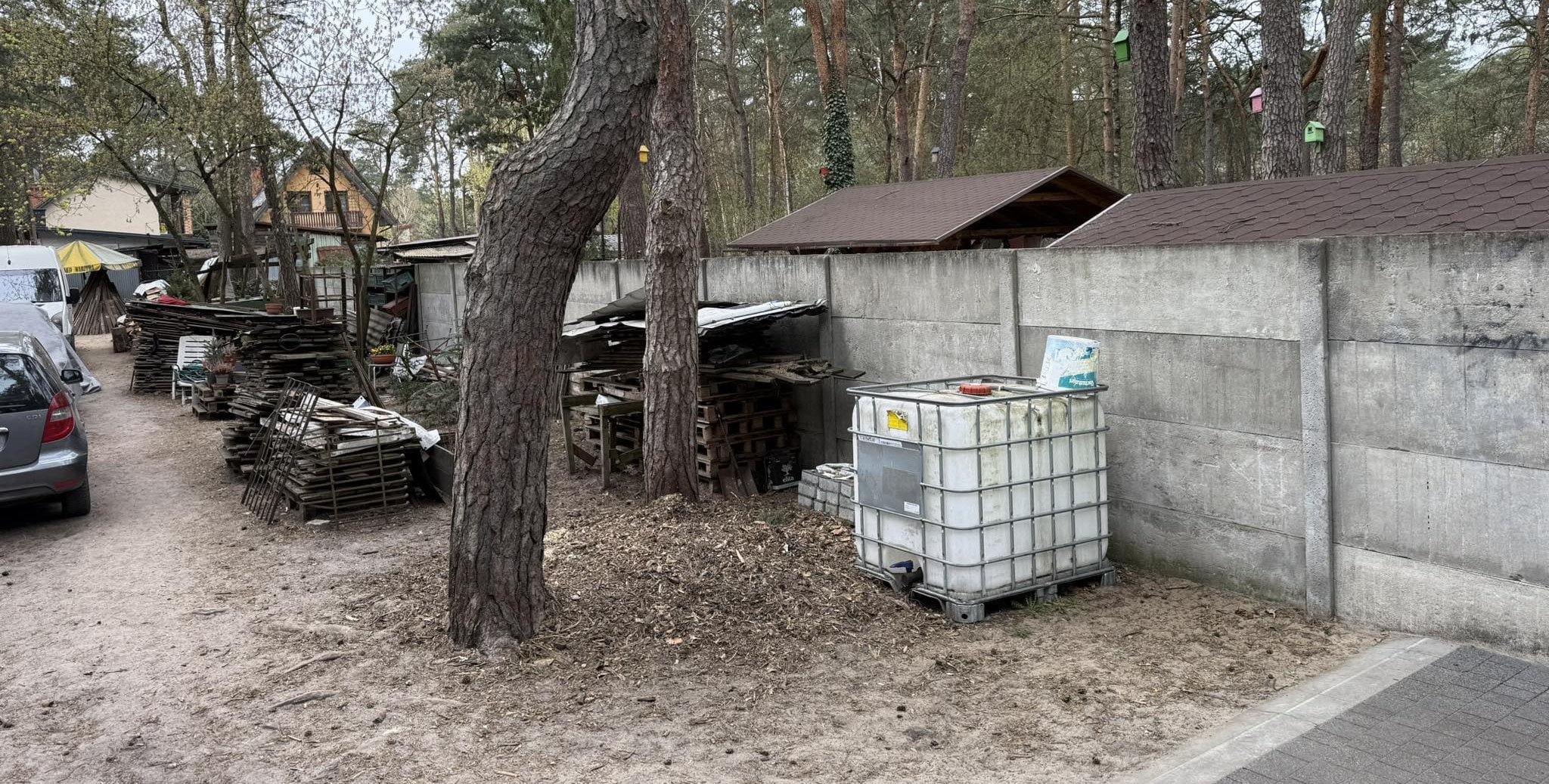 Pięć psów gryzło szóstego. Dramatyczne sceny na posesji w Otwocku