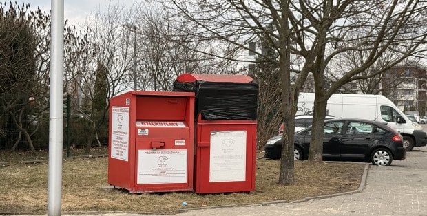 Ponad sto ton ubrań w miesiąc. W Płocku będzie więcej pojemników na używaną odzież