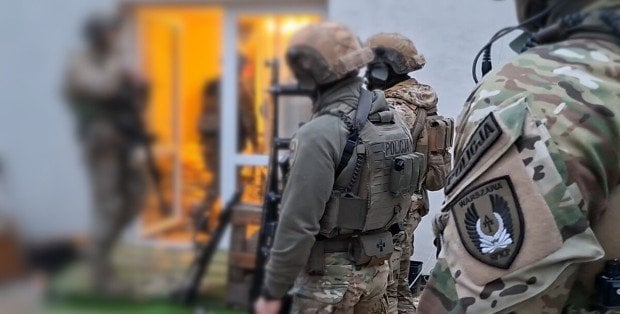 Gang samochodowy rozbity. W akcji drony, pies i georadar, 16 osób zatrzymanych