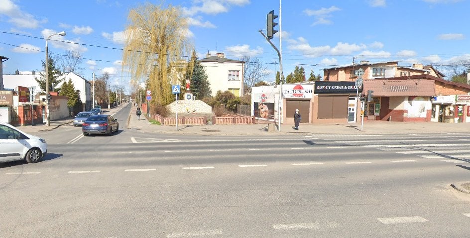 Główna arteria Marek przejdzie audyt. To tam auto zderzyło się z autobusem