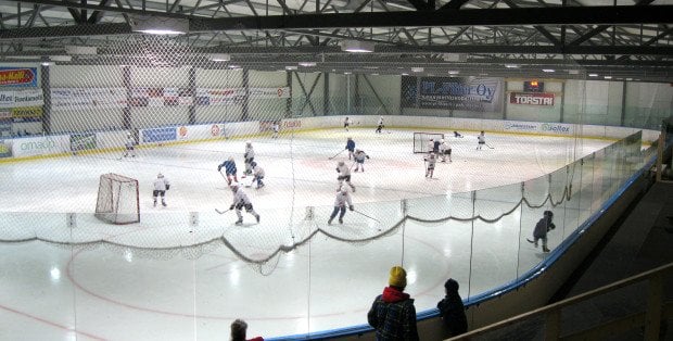 Budowa hali lodowej w Siedlcach coraz bliżej. Gmina ma już działkę