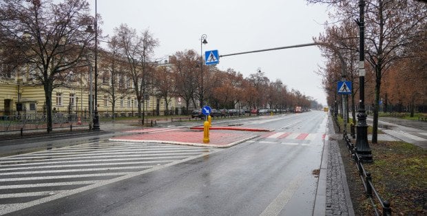 Będą zmiany w Alejach Ujazdowskich i ul. Belwederskiej. ZDM ogłasza przetarg