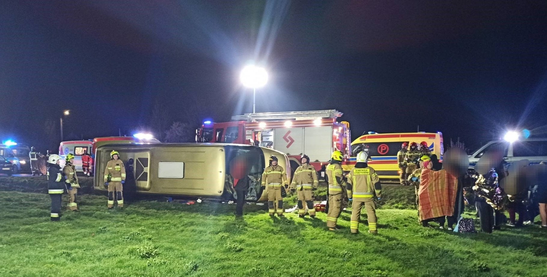 Wypadek busa pod Płońskiem. Sześć osób rannych