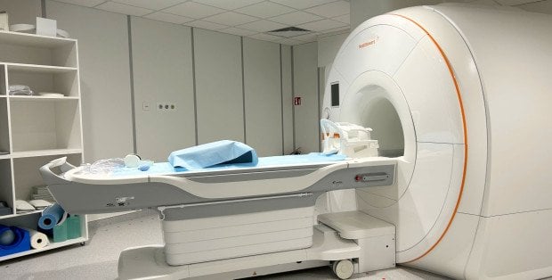 Stoi od dwóch lat. Starostwo chce zrobić Dzień Nieczynnego Rezonansu Magnetycznego w Pionkach