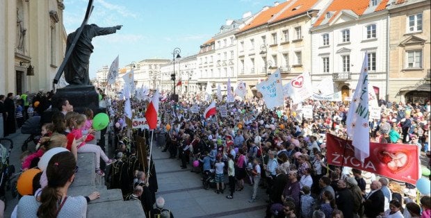 Dwa marsze w tym samym momencie. Utrudnienia w centrum Warszawy