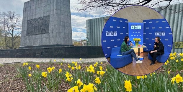 Kwitną dla bohaterów powstania. O pamięci i jej symbolach w Pałacu kultury RDC