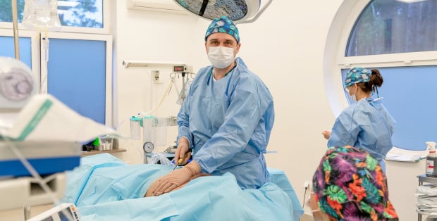 Vaser Lipo czy Body JET. Która metoda liposukcji daje lepsze efekty?