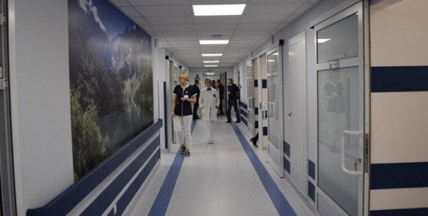 Nowe informacje o stanie zdrowia wójt Starej Kornicy. Została zaatakowana przez nożownika