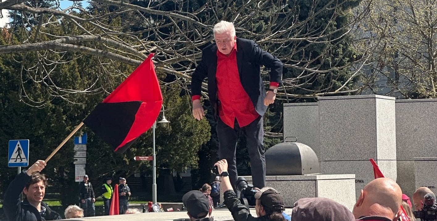 "Dość zakazu strajków". Demonstranci przeszli spod Sejmu na ulicę Marszałkowską
