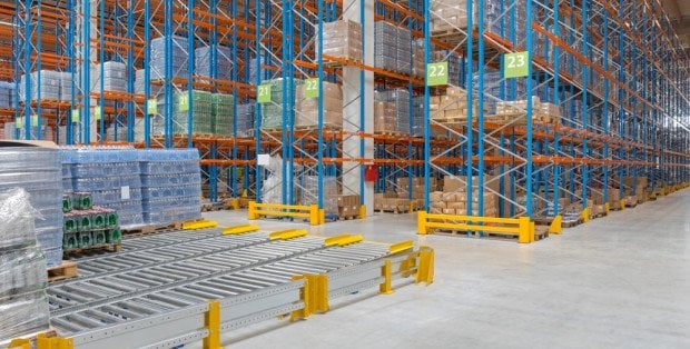 Rodzaje regałów magazynowych a specyfika ładunku – jak dobrać system składowania, który zwiększy wydajność procesów?