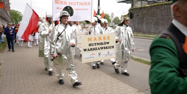 Stalowa tradycja warszawskich Bielan. Ulicami przeszedł Marsz Hutnika