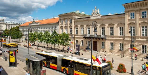 Niedzielne utrudnienia w Warszawie. Przemarsz i zmiany w komunikacji miejskiej