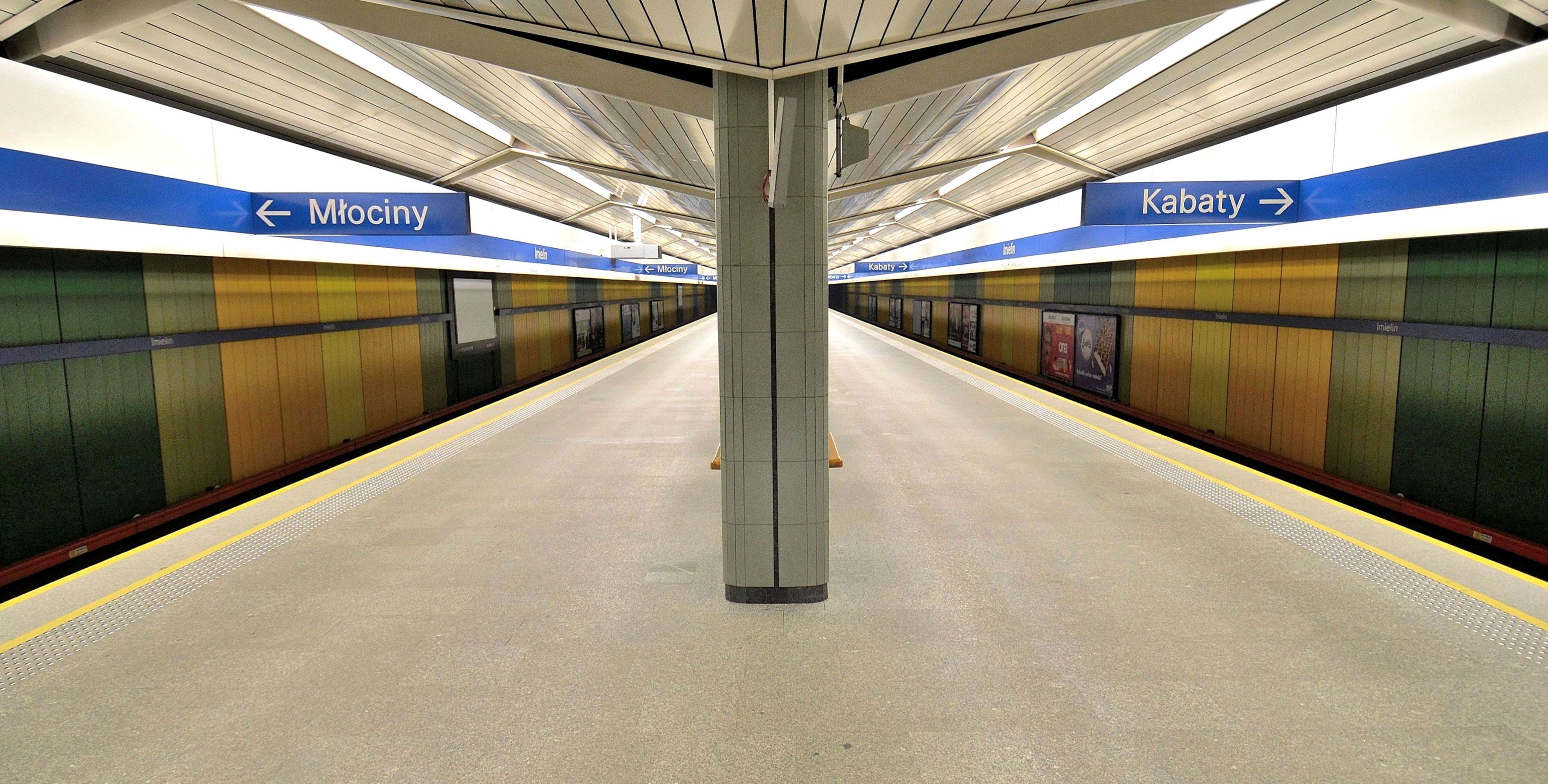 Utrudnienia w metrze. Trzy stacje wyłączone z ruchu
