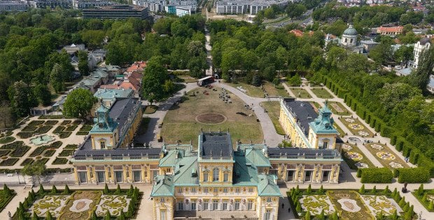 Impreza techno na terenie Pałacu w Wilanowie. Interwencję podejmuje RPO