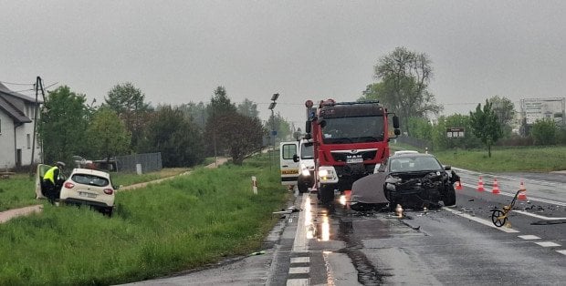 Utrudnienia na DK 12 w okolicach Zwolenia. Troje nieletnich w szpitalu