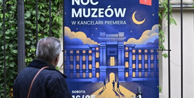 Tak wyglądała Noc Muzeów w Warszawie. Długie kolejki i niezwykłada parada pojazdów