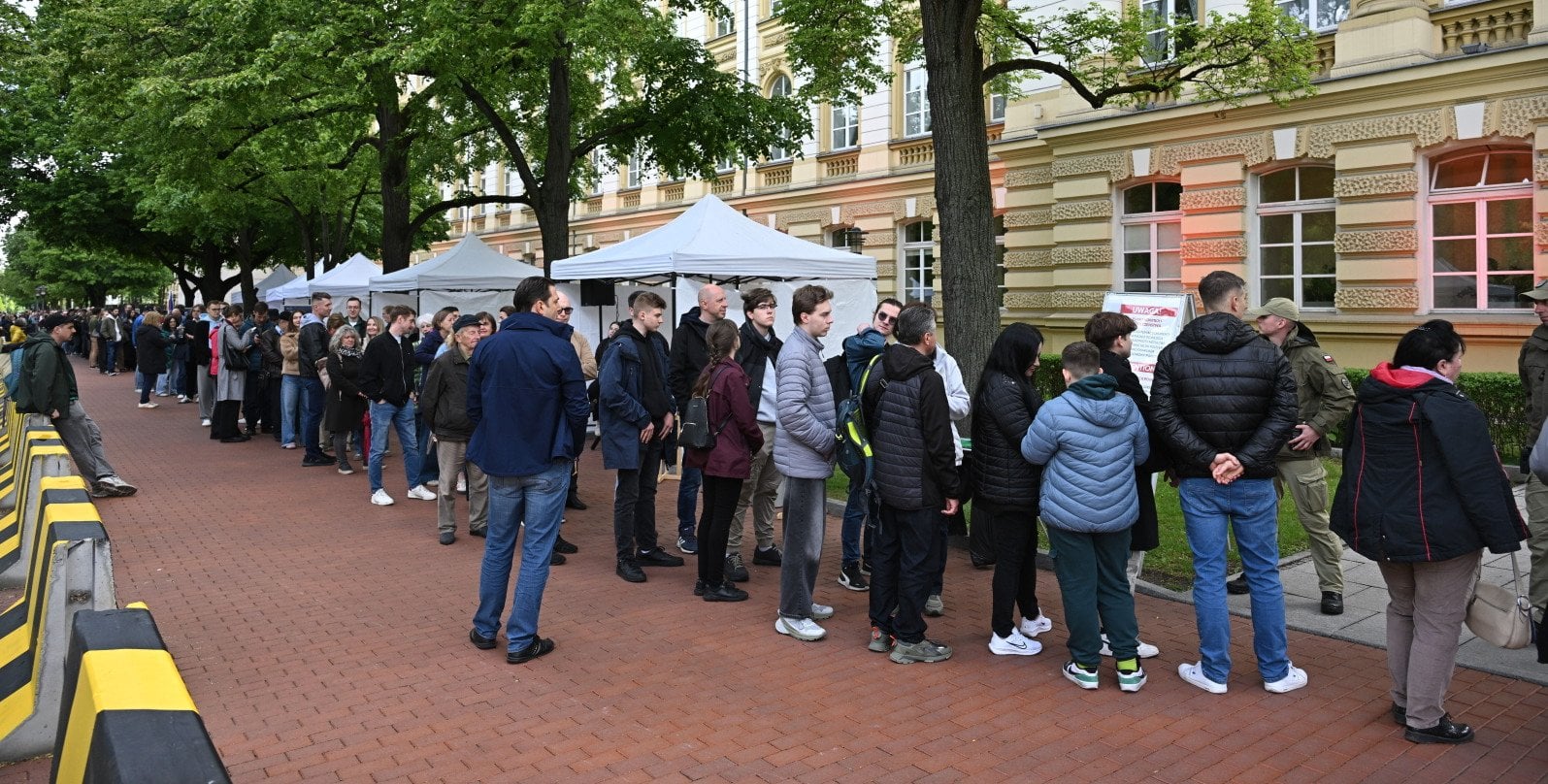 Tak wyglądała Noc Muzeów w Warszawie. Długie kolejki i niezwykła parada