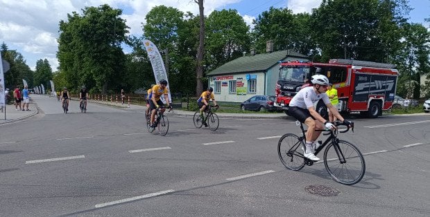 Wyścig dookoła gminy Zbuczyn "Jadziej MIśki". Na starcie 70-km trasy pojawiło się 200 zawodników