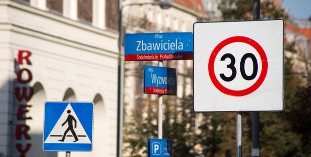 Kolejna dzielnica Warszawy ze strefą Tempo 30. Na jakich ulicach będą ograniczenia?