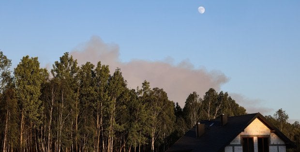 Pożar lasu pod Warszawą. Płonie ponad sto hektarów, niewykluczone podpalenie