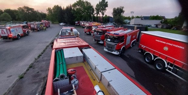 Pożar w okolicach Warszawy opanowany. Zagrożenie jednak przez cały czas duże