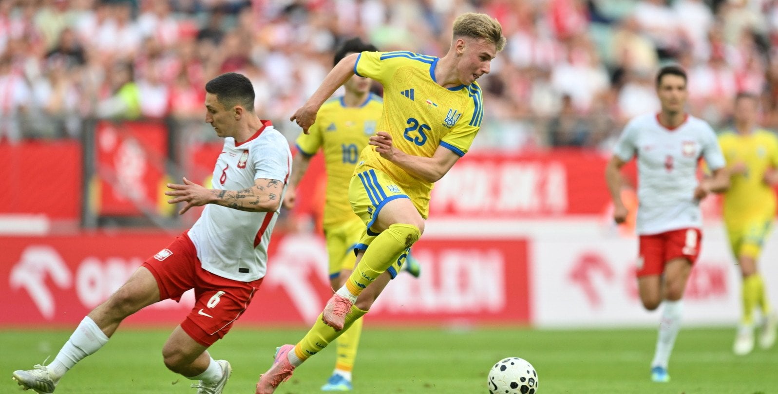 Zacięty mecz na stadionie we Wrocławiu. Polska przegrała z Ukrainą w meczu towarzyskim
