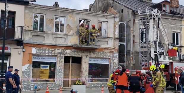Katastrofa budowlana w Łosicach. Mężczyzna przygnieciony ścianą kamienicy