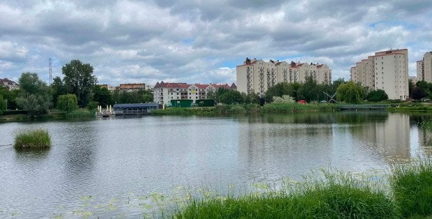 Miał wyłowić 2-metrowego suma z jeziorka na Gocławiu. Usłyszał już zarzuty, grozi mu deportacja