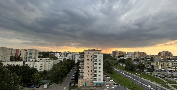 Burze na Mazowszu. IMGW wydał ostrzeżenia: silne opady deszczu, wiatr i grad