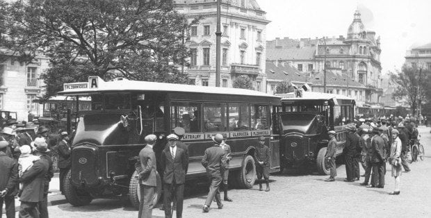 Zaczęło się od wybuchu w elektrowni na Towarowej. Jak autobusy trafiły do Warszawy?