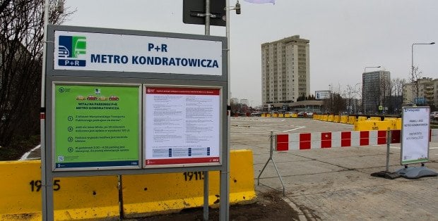 Mandaty się sypią, bo mieszkańcy nie mają gdzie parkować. "To jest jakieś nieporozumienie"