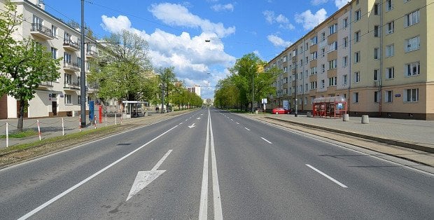 "Nie spotkałem się z sygnałem, iż ta ulica jest za szeroka". Nie chcą zwężenia Alei Waszyngtona i protestują