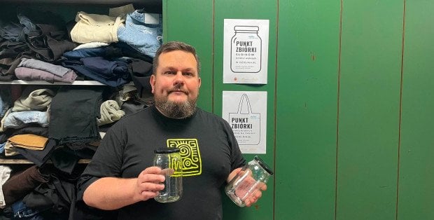 "Każdy słoik ma etykietę z opisem zawartości i datą". Przygotowują je dla potrzebujących