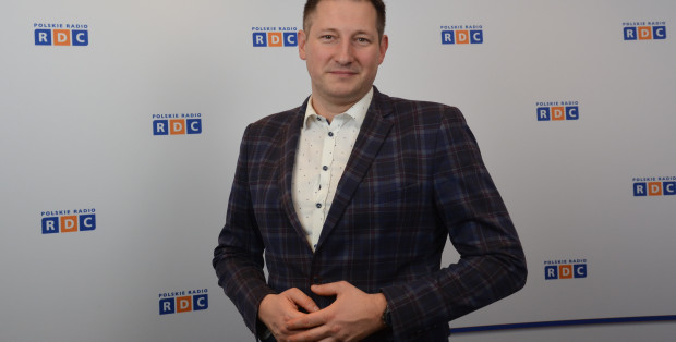 Sekretarz klubu i poseł Polski 2050 Kamil Wnuk gościem „Poranka RDC”
