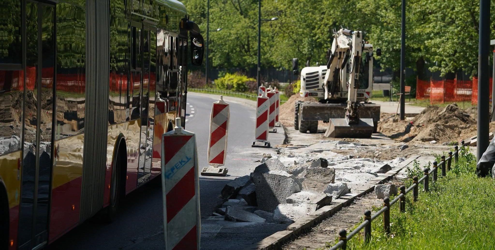 Ruszył remont na Pradze-Południe. Trwa rozbiórka, niedługo pojawi się nowy asfalt