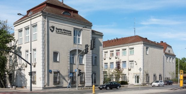 Wielodobowe dyżury i płatne świadczenia. Porodówki na Mazowszu z szeregiem nieprawidłowości