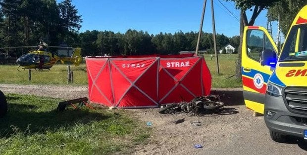 Zderzenie motoroweru z ciągnikiem. Jedna osoba zginęła, druga w stanie ciężkim