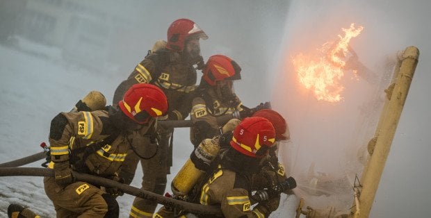 Wielki pożar pod Warszawą. Płonie zakład z odpadami