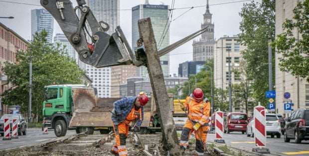 Od poniedziałku remonty torowisk w Warszawie. Tramwaje na nowych trasach
