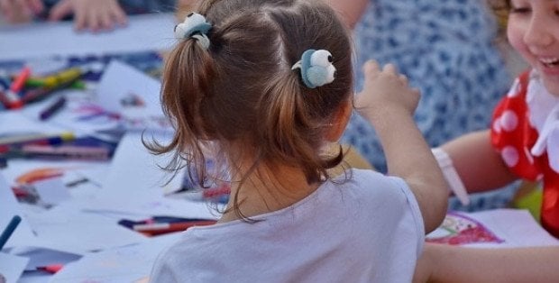 "Moje dziecko dowiedziało się, iż ma się spakować". Rodzice rozgoryczeni likwidacją przedszkoli