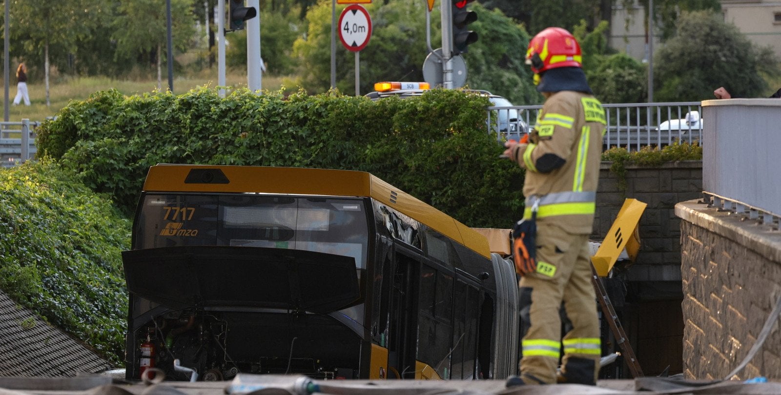 Wjechał w przejście podziemne w Warszawie. Policja ma przesłuchać kierowcę autobusu 186