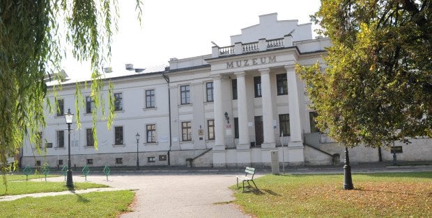 Malowanie, pieczenie i koncerty. Wakacyjne propozycje Muzeum Malczewskiego