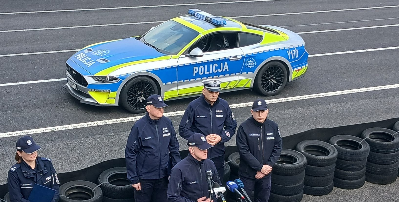 Na służbie przetrwał cztery miesiące. Policyjny Ford Mustang rozbity w wypadku