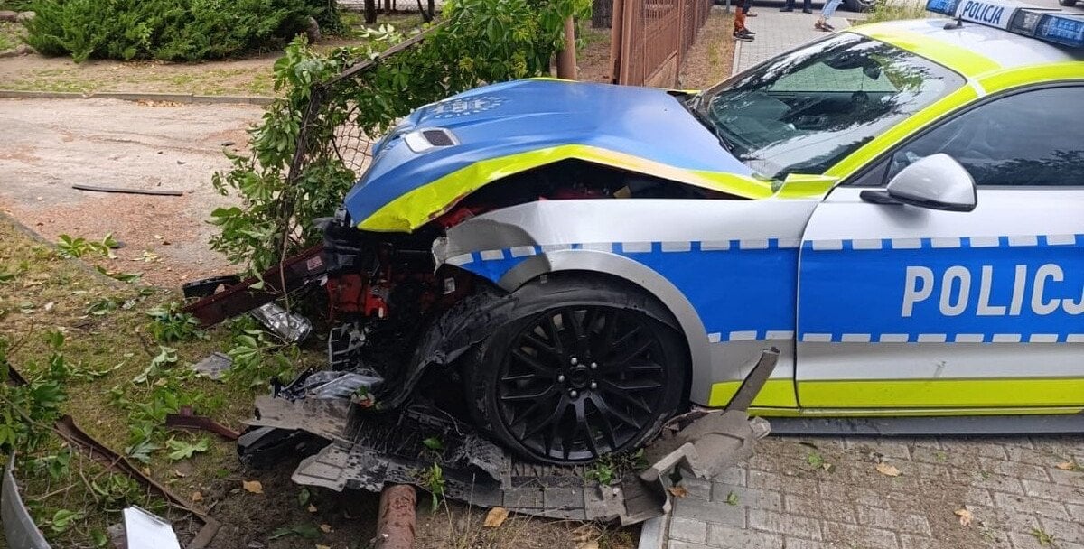 Policyjny Ford Mustang wróci na służbę? Ekskluzywny radiowóz rozbił się w wypadku