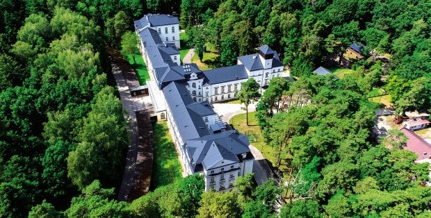 Park przy zabytkowym szpitalu odzyska dawny wygląd. To prawdziwa perła Mazowsza