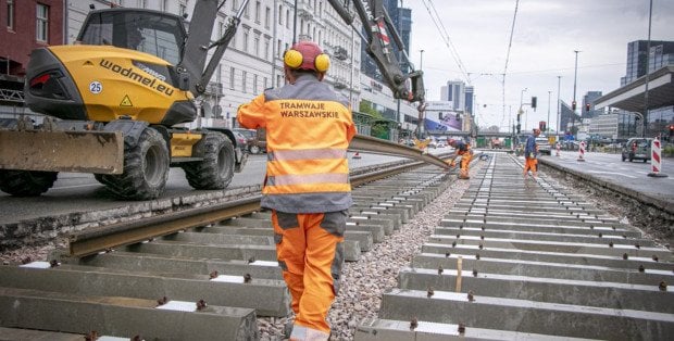 Emilii Plater bez przejazdu. Zmiany dla kierowców, autobusy na objazdach