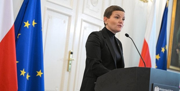 Ministra kultury i twórcy o zabezpieczeniu dla artystów. "Sztuka to praca"